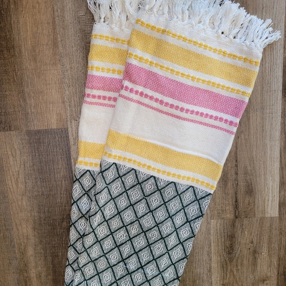 Geometric Patterned Throw Blanket 100 Cotton - Picture 3 of 5